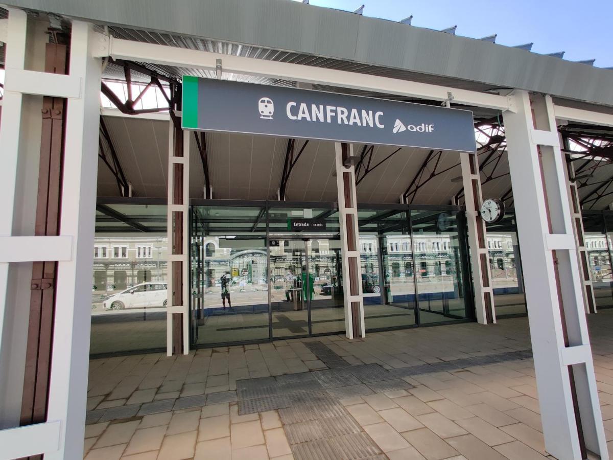 VUT Leo Pixel Canfranc Estación Apartamento Exterior foto