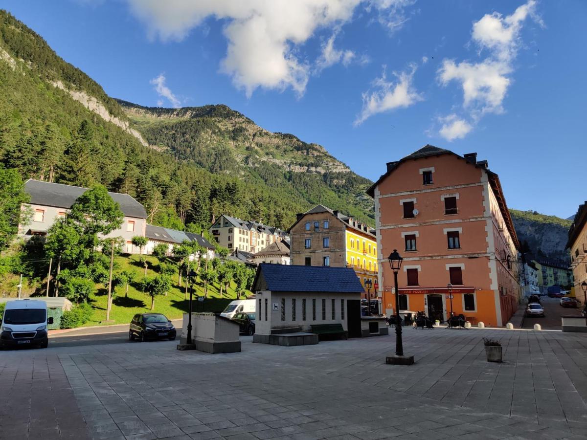 VUT Leo Pixel Canfranc Estación Apartamento Exterior foto