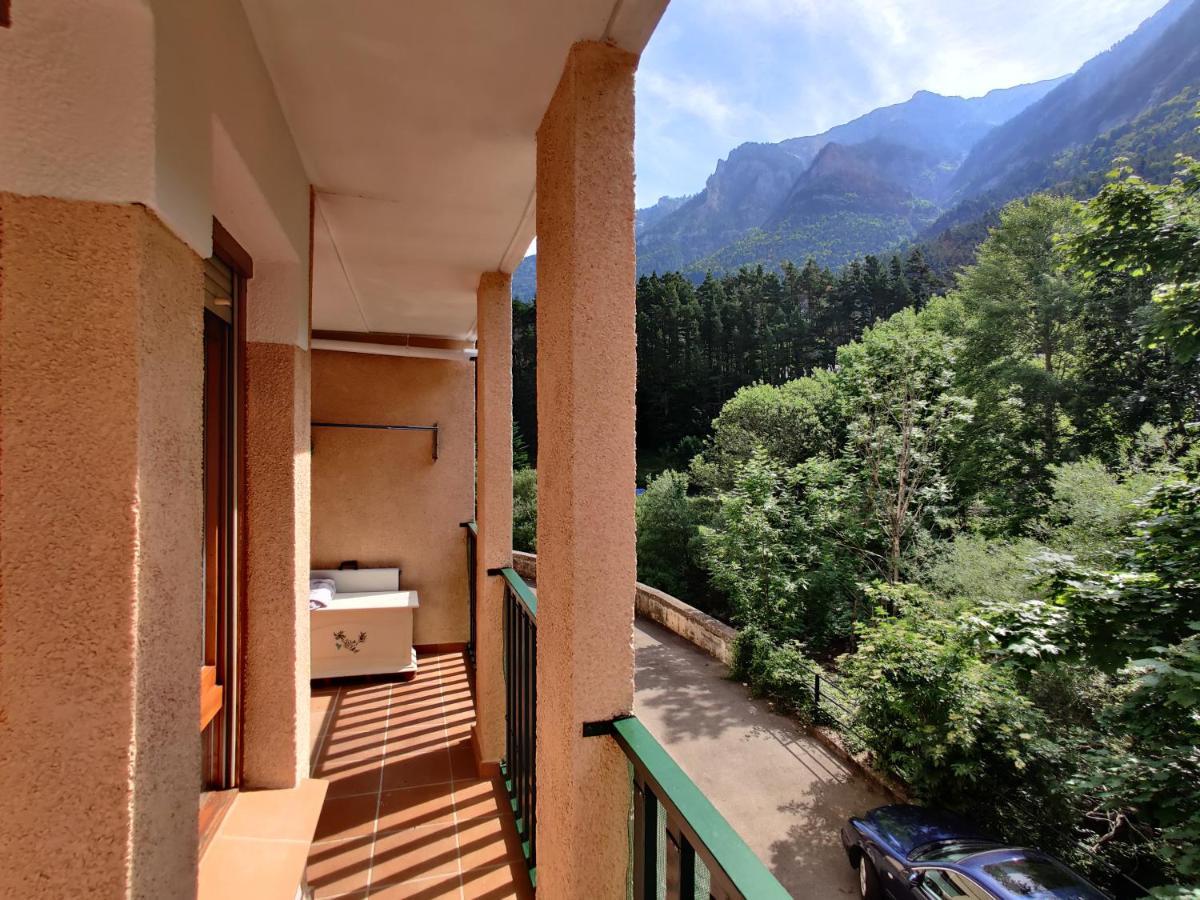 VUT Leo Pixel Canfranc Estación Apartamento Exterior foto