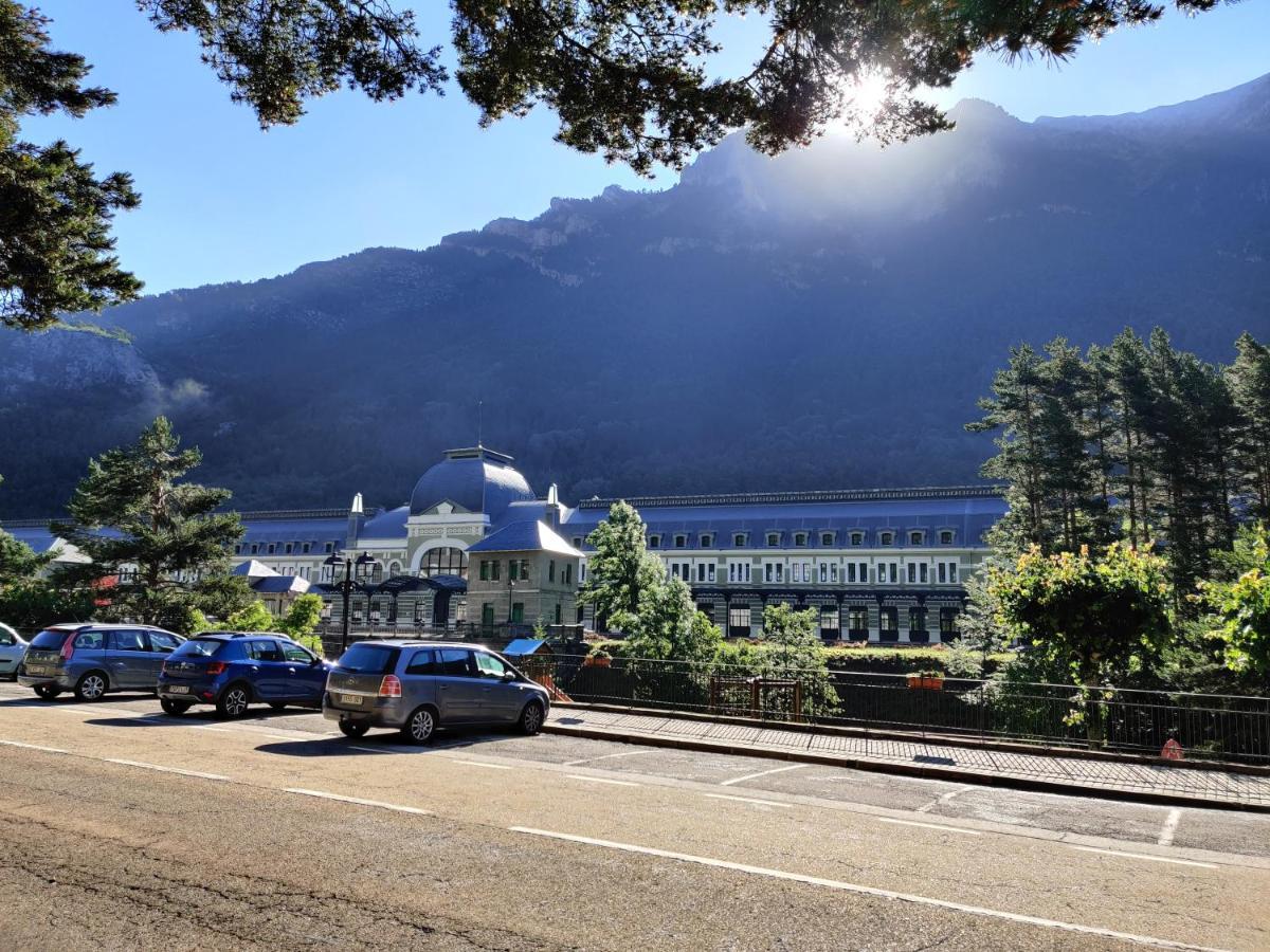 VUT Leo Pixel Canfranc Estación Apartamento Exterior foto